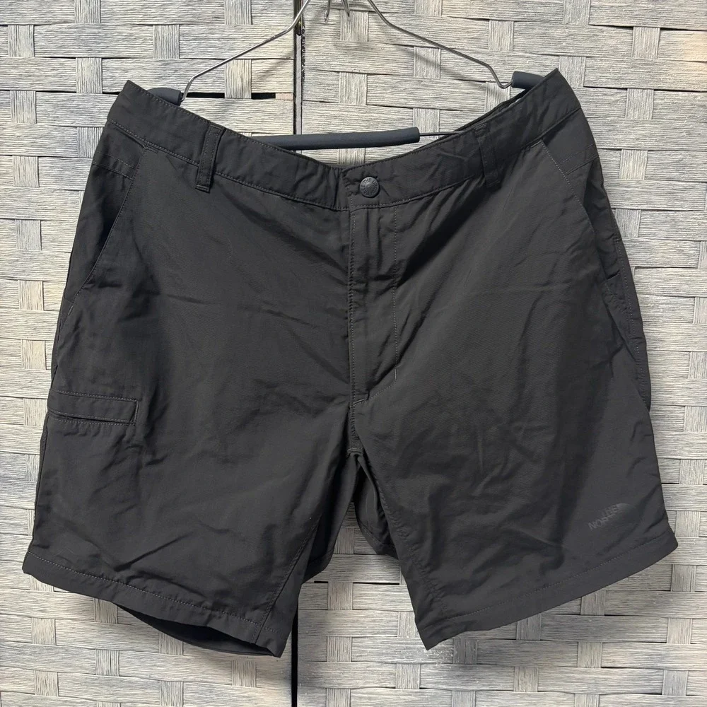 The North Face Mens 36 Dark‎ Gray Cargo Shorts Hiking Outdoor Adventure